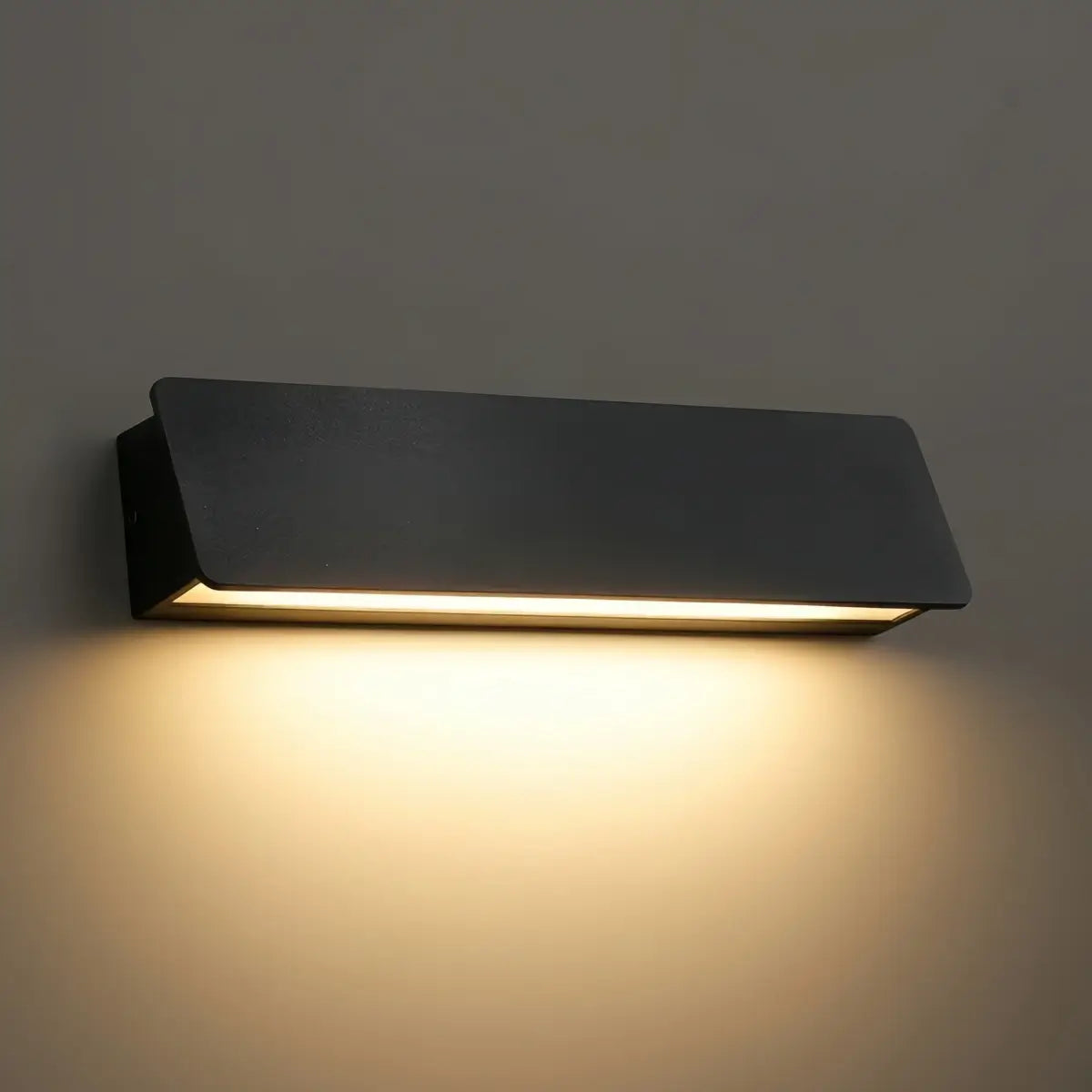 Modern_Outdoor_Wall_Lamp