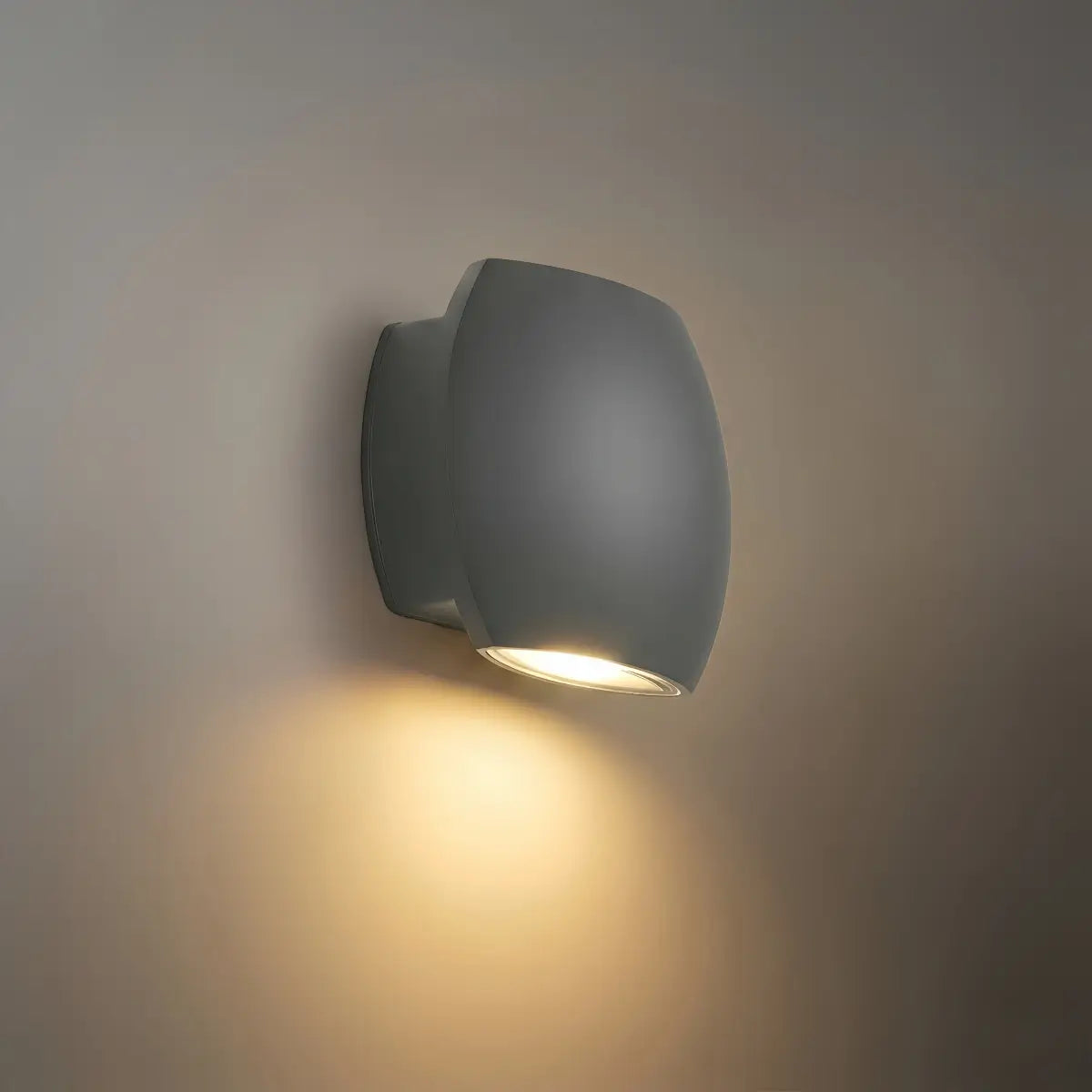 Modern_Geometric_Outdoor_Wall_Lamp