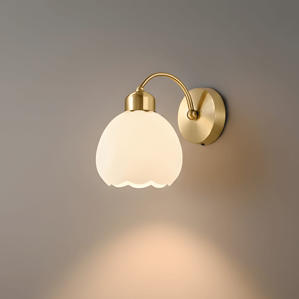 Crema Modern  Gold Floral Wall Lamp – Metal/Glass Fixture for Bedroom