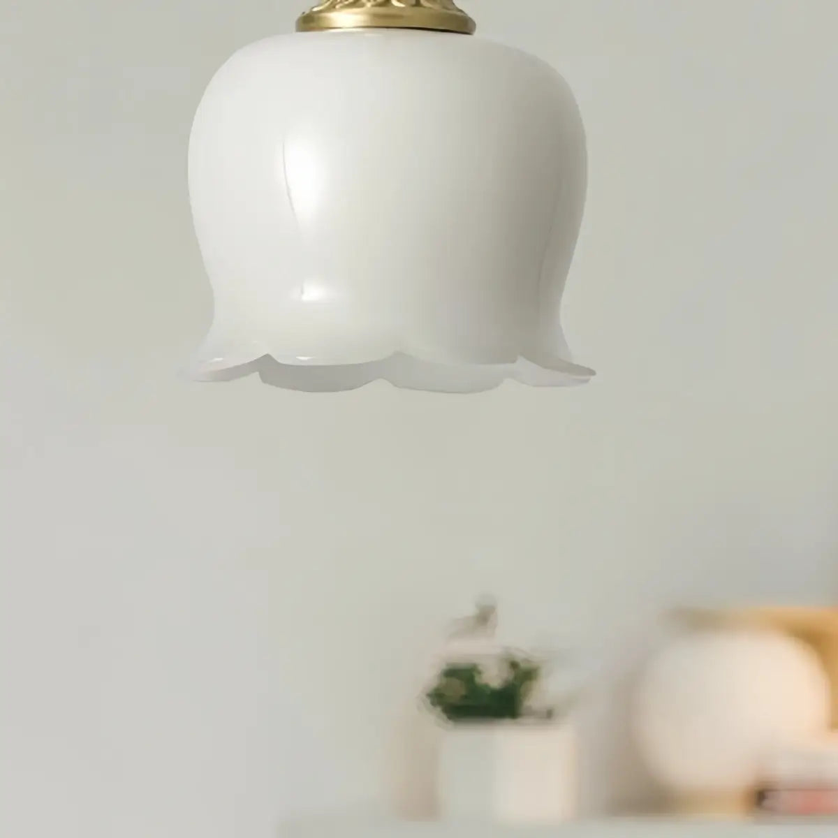Crema Elegant Floral Pendant Lamp -- Brass & Resin Beige/White for Dining Room