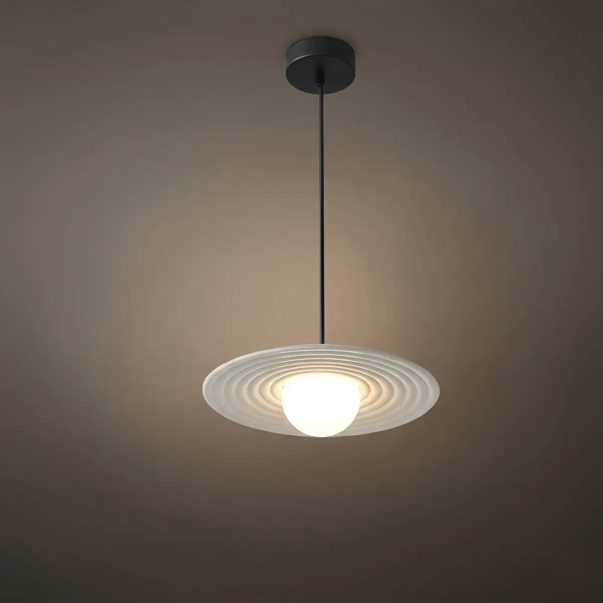 Arcato Modern Black/White Pendant Light