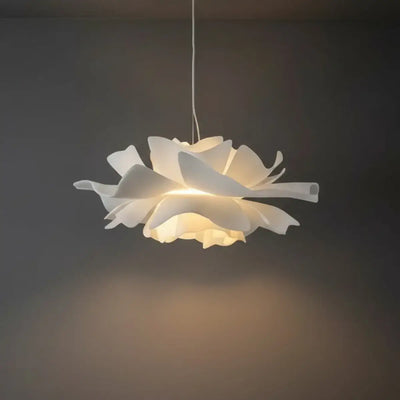 Crema Modern Flower-Shaped Pendant Light – White Metal/Acrylic for Dining Room