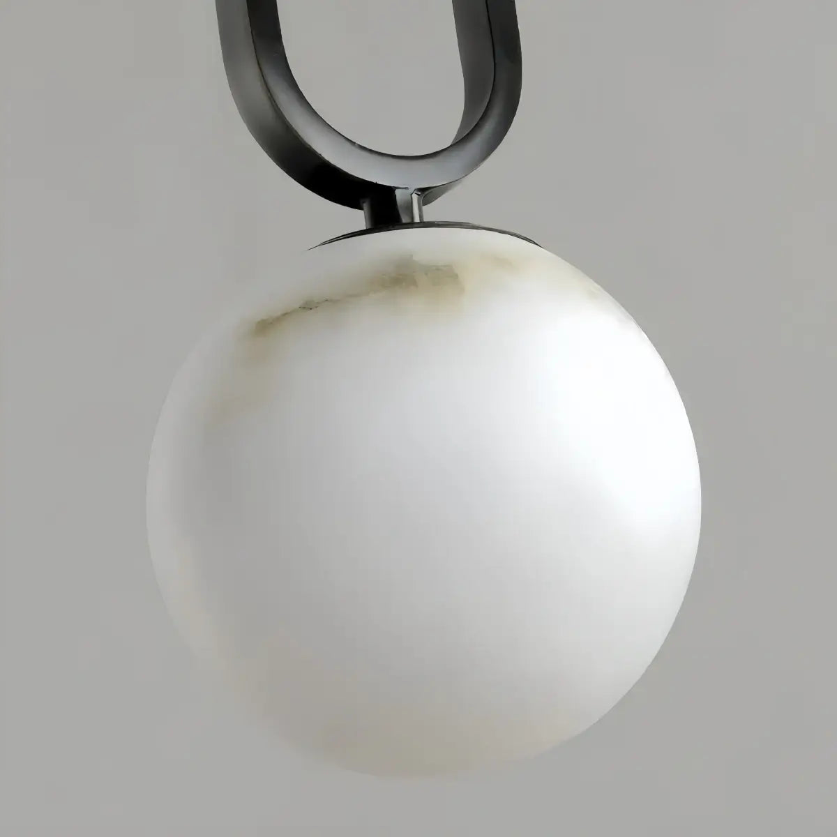 Alba Minimalist Alabaster Pendant Light – White Metal